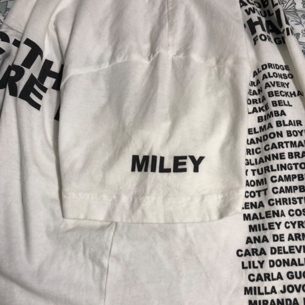 Marc Jacobs “ protect the skin you’re in” t shirt Miley Cyrus - Picture 4 of 6
